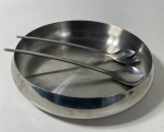 Saladeira e  dois talheres para servir  em aço inox marca MERIDIONAL. Medidas: 6 x 27,7 cm
