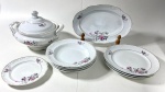 Conjunto em porcelana nacional SCHIMIDT com decoração floral, peças com bicados, contendo: Sopeira (21 x 19 cm) travessa ( 21 x 33 cm ), quatro pratos de sopa ( 23,5 cm), três pratos rasos (24,5cm ), prato de sobremesa (18 cm )