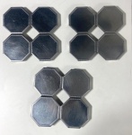 Três suporte para panelas em aço inox.  Medidas: 16 x 16 cm
