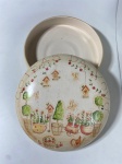 Caixa em porcelana com tampa redonda. Medidas:  9 x 23 cm