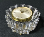 SCHNEIDER-  Relógio de mesa á corda, 7 Rubis em caixa de cristal. periodo Art Decco,  Medidas: 5 x 8 cm