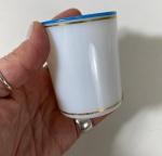 OPAINA BACCARAT- Copo branco em opalina Baccarat Charles X- Medidas: