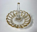 BACCARAT- Porta anel em cristal Baccarat com decoração art'deco em ouro e lapidação no verso. Medidas: 10 cm