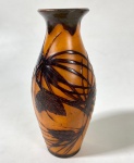 França- Primeira metade do século XX - Belíssimo vaso RICHARD em Pâte de Verre, assinado. Medidas: