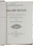 Frederico José de Santa-Anna Nery. Folk-lore Brésilien. Paris: Libraire Académique Didier, 1889. Edição: 73/100. A obra foi uma das primeiras que apresentou de forma organizada o folclore brasileiro ao público europeu. Escrita em francês e prefaciada pelo príncipe Roland Bonaparte, a obra reúne poesias populares, contos, lendas, fábulas, mitos, músicas, danças e crenças dos povos indígenas brasileiros, acompanhada de peças musicais. Santa-Anna Nery, intelectual natural de Belém do Pará, baseou-se em autores como Sílvio Romero e Couto de Magalhães para compor o conteúdo, com o objetivo de divulgar a riqueza cultural do Brasil na França. Embora o livro tenha sido criticado por conter informações por vezes incompletas ou imprecisas, ele permanece como um marco importante na história da brasiliana.