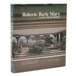 Flávio Lichtenfels Motta, Marcel Gautherot. Roberto Burle Marx e a nova visão da paisagem. São Paulo: Nobel, 1983. A obra, escrita por Flávio Lichtenfels Motta com fotografias de Marcel Gautherot, traz uma pesquisa sobre os projetos e a filosofia estética do renomado paisagista brasileiro Burle Marx, destacando sua abordagem inovadora que integra arte, ecologia e urbanismo. Livro bilíngue, em português e inglês. 