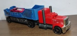 Miniatura de Caminhão Hothwheels - Super Radical Batido (Simula) o desmembramento por acidente. Tamanho:28cm, ( Acompanha carrinho da Hotwheels).