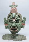 ESCULTURA - Máscara mortuária em mosaico de jade. Gualtemalteco. Med. 35x23 cm.