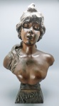 ESCULTURA - Emmanuel Villanis (1858-1914) - Escultura de busto feminino entitulado Mélodie, feito em bronze com com selo de fundição francês. Med. 50x29x20 cm.