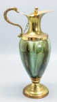 DIVERSOS - Ânfora em porcelana rajada com metal dourado, alça em formato de dragão. Alt. 27 cm. Desgastes.