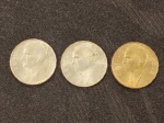 LOTE DE MOEDAS DE 400 REIS, ANOS 1938 - 1940 E 1942 - PEÇAS ORIGINAIS APRESENTANDO PÁTINA NATURAL DO TEMPO E EVENTUAIS MARCAS DE MANUSEIO HUMANO. TRATA-SE DE MOEDAS AUTÊNTICAS, PRESERVADAS EM SUAS CARACTERÍSTICAS ORIGINAIS. TODOS OS ITENS CONSTANTES NO CATÁLOGO DESSE LEILÃO, SÃO VENDIDOS COMO DESCRITOS E MOSTRADOS NAS FOTOS. CASO AINDA HAJA ALGUMA DÚVIDA, É IMPORTANTE ESCLARECER ANTES DO DIA DO LEILÃO.