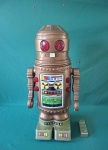 Robô Ar-tur ( Artur) Brinquedo da ESTRELA - não testado, rachadura próximo ao braço esquerdo, Para RESTAURO, item completo, sem sinal de vazamento de pilha, não testado, não acompanha caixa ou manuais, NO ESTADO ( brinquedo, colecionismo, raro, retrô)