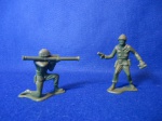 Brinquedo GULLIVER Soldadinhos, anos 70 - Soldados, lote com 2 pças em plástico injetado ` item para restauro` - NO ESTADO - (colecionavel, militaria, miniatura)