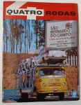 Revista Quatro Rodas nº22   1962  Edição rara da clássica revista brasileira de automóveis e turismo. Destaque para a capa com o Mercedes-Benz amarelo transportando veículos em São Bernardo do Campo  reconhecida como capital da indústria automobilística brasileira. Inclui o mapa Serras no Sul e matérias sobre turismo e carros da época. Publicada pela Editora Abril. Ótima peça para colecionadores e apaixonados por história automotiva.