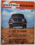 Revista Quatro Rodas Nº 24   1962    Com o Gordini em destaque sobre uma estrada de terra e céu azul ao fundo, esta edição captura o espírito da exploração automotiva dos anos 60. Traz o teste completo do Gordini, a estreia do esportivo Karmann-Ghia e roteiros de caça pelo Mato Grosso. Uma combinação de aventura, performance e turismo que faz desta revista uma peça valiosa para colecionadores e apaixonados por carros clássicos.