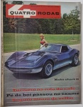 Revista Quatro Rodas Nº 71   1966    Com o futurista Mako Shark II em destaque  um conceito que antecipava o design ousado da Chevrolet  esta edição celebra o espírito inovador da indústria automobilística. A revista também convida o leitor a explorar o turismo pela rota do café, comenta sobre a resistência do pé de boi em testes rigorosos e traz uma reflexão curiosa: Seguro morre de velho. Uma mistura de estilo, estrada e histórias brasileiras que encantam até hoje.