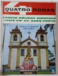 Revista Quatro Rodas  Março/1965 (Ano V, Nº 56) Com o icônico Volkswagen Beetle em frente à majestosa igreja de Ouro Preto, esta edição une o charme do turismo histórico à paixão pelos automóveis. Os destaques incluem uma homenagem ao lendário piloto Juan Manuel Fangio, uma análise dos bólidos europeus, e o teste completo do VW '65. Uma celebração da cultura brasileira sobre rodas, com paisagens, velocidade e tradição em perfeita harmonia.