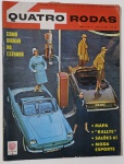 Revista Quatro Rodas  Junho/1961 (Ano I, Nº 11) Com dois carros estacionados em um posto de gasolina  um azul e outro marrom  e três pessoas vestidas com o estilo elegante dos anos 60, esta edição captura o cotidiano automobilístico da época. Os destaques incluem dicas de direção segura nas estradas, um mapa especial, cobertura de rallyes e salões automotivos de 1961, além de uma seção dedicada à moda esporte. Uma edição que combina estilo, informação e o espírito pioneiro da revista voltada para o motorista de hoje e de amanhã.