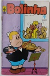 Bolinha Nº 32  Editora Abril (1979) Em comemoração ao Ano Internacional da Criança, esta edição traz Bolinha em uma cena hilária: tocando violino com expressão séria enquanto gatos cantam em coro pela janela. Publicada em 1979 pela Editora Abril é um exemplo divertido do humor característico dos quadrinhos clássicos brasileiros