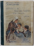 O livro "Ali-Babá e os Quarenta Ladrões", parte da coleção Das Mil e Uma Noites, é o Livro XXIII da série Bibliotheca Infantil, organizada por Prof. Arnaldo de Oliveira Barreto. Com ilustração de uma mulher contando histórias a crianças, a obra apresenta o clássico conto oriental em linguagem acessível ao público infantil. Publicado pela Companhia Melhoramentos de São Paulo e Weissflog Irmãos Incorporada, tem preço indicado de 1$500, refletindo o estilo editorial da época.