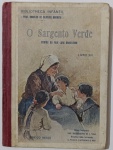 O livro "O Sargento Verde: Contos do Folk-Lore Brasileiro", de Prof. Arnaldo de Oliveira Barreto, é o Livro XIV da coleção Bibliotheca Infantil. Com ilustração de uma mulher contando histórias a crianças, a obra reúne narrativas do folclore brasileiro adaptadas para o público infantil. Publicado pela Companhia Melhoramentos de São Paulo e Watsflog Irmãos Incorporada, tem preço indicado de 1$500, refletindo o estilo editorial da época.