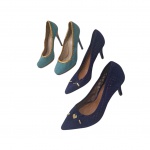 Dois pares de sapatos femininos nº 37 salto agulha, um azul petróleo by Luz da Lua e outro azul piscina e dourado by Claudina.