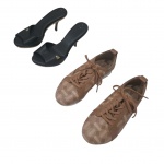 Dois calçados femininos  sendo um tênis Usaflex na cor marrom nº 36 e um tamanco de couro na cor preta by Carmem Steffens nº 37, a sola do Usaflex no estado.