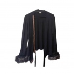 Casaco feminino, Tam. M. by Regina Salomão em viscose na cor preta, parte frontal com adornos metalizados na cor ouro cobre, pulsos adornados em pelos de animal sintético, ombro 40, Com. 49 cm.