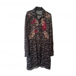 Camisão feminino de seda estampa  com rosas e onça sobre fundo estampa paraquedista by Carmem Steffens, ombro 40, Com. 94 cm.