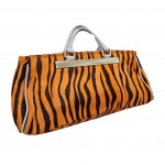 Bolsa em couro animal print by Luz da Lua, 40 x 20 cm.