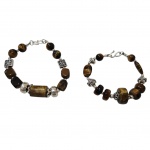 Duas pulseiras em prata e olho de tigre, Com. 17 cm. 55,4 g.