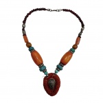 Colar em âmbar, turquesa e metal prateado, Com. 36 cm.