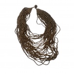 Colar de miçangas na cor bronze, com 32 fios, Com. 36 cm.
