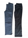 Duas calças compridas femininas, Tam. 44, uma de veludo by TVZ, bolsos traseiros com strass e Suspense de jeans preto com bordados e botoeiras e tacheados nas laterais das pernas, Cintura 76, Com. 102 cm.
