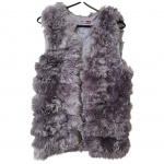 Colete feminino Tam. M. de pelos artificiais 100% poliéster na cor lilás by Off Rio. Com. 70 cm.