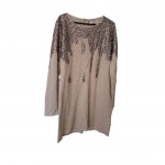 Vestido Tam. M. em cashmere na cor caramelo bordado com lantejoulas by Joaquina, ombro 40, Com. 87