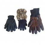 Três pares de luvas femininas uma de camurça castor e lã by Thinsulate, duas de lã, uma delas com acabamento em pelos sintéticos, as de lã apresentam marcas de uso.