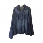 Camisa feminina Jeans by Carmem Steffens costa bordada em strass representando onça, ombro 40, Com. 66 cm.