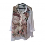 Camisa feminina, Tam. 46, by Adresse, viscose estampada sobre fundo branco, mangas 3/4  ombro 40, Com. 60 cm.