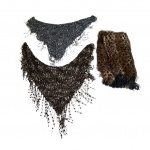 Três diferentes chales em poliéster, um de animal print desfiado e  pequenos triangulares para ase jogar nas costas, 140 x 36 e 73 x 50 cm.