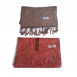 Uma Pashimira na cor na cor ocre vermelho lacrado e outra em Cashmere,  x  72 cm. e 170 x 72 cm.