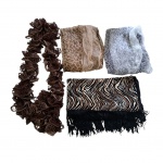 Quatro cachecóis em 2 de seda, poliéster com tamanhos e texturas diversas, 200 x 45 -154 x 38, Comp.  167 cm.