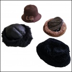 Quatro chapéus femininos, dois com pelos sintéticos nas bordas, um em lã  marrom  e outro em tricô.