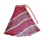 Saia indiana Tam. M. sobreposta modelo envelope em poliéster estampada, Com.90 cm.