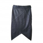 Saia Tam. M. by Carmem Steffens em malha listrada nas cores preta/rosa/branco, cintura 38, Com. 70 cm.