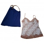 Duas camisetas, uma Tam. G. com alcinhas estampada com rendas e vidrilhos no busto, outra marinho com alça em couro by  Regina Salomão.