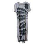 Vestido longo de malha e poliéster  com estampa verde sobre fundo branco, ombro 48, Com. 127 cm.