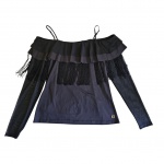 Blusa feminina by Carmem Steffens em poliéster na cor preta com franjas e manga transparente,