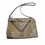 Bolsa Sagga em couro dourado, 27 x 18 cm.
