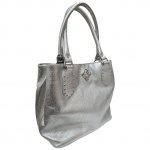 Bolsa em couro prateado by Carmem Steffens 34 x 27 cm.